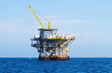 Büyük Pasifik Okyanusu açıklarındaki petrol sondaj platformu, Kaliforniya 'nın güney kıyısı açıklarında, Ventura ve Channel Adaları arasında, yaklaşık Eylül 2012