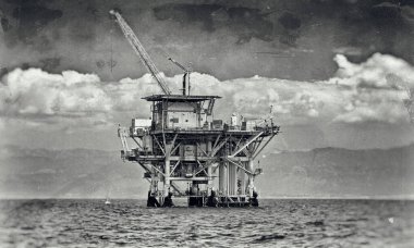 Büyük Pasifik Okyanusu açıklarındaki petrol sondaj platformu, Kaliforniya 'nın güney kıyısı açıklarında, Ventura ve Channel Adaları arasında, yaklaşık Eylül 2012