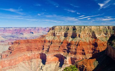 Büyük Kanyon, Arizona, Usa. Büyük Kanyon, ABD 'nin Arizona eyaletindeki Colorado Nehri tarafından oyulmuş dik kenarlı bir kanyondur.