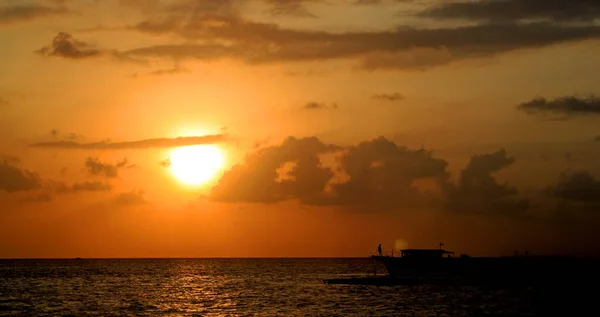 Puesta Sol Sobre Océano Índico Hermosa Isla Del Paraíso Tropical —  Fotos de Stock