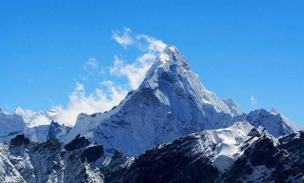 ネパール地域のヒマラヤ山脈の峰 — ストック写真
