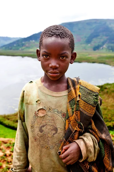 Lago Bunyonyi Uganda Ottobre Ragazzo Maialino Batwa Non Identificato Ottobre — Foto Stock