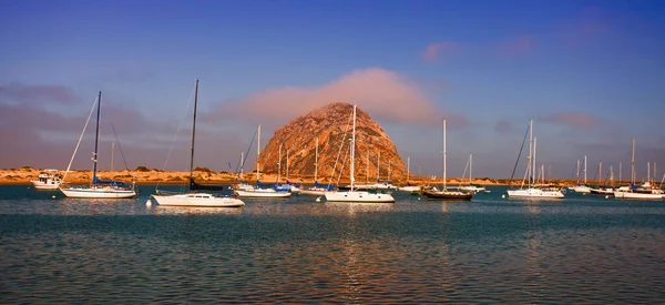 Morro Rock Bei Morro Bay Kalifornien Usa — Stockfoto