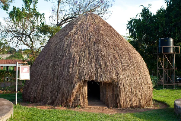 Kampala Uganda Oktober 2012 Traditionelle Afrikanische Stammeshütte Uganda Museum Kampala Stockfoto