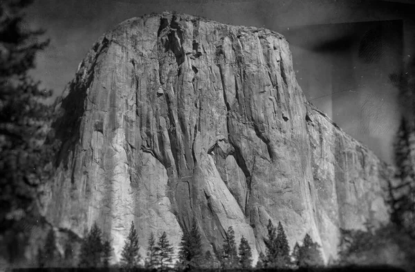 Černobílý Obraz Capitanu Yosemitském Národním Parku Kalifornie — Stock fotografie