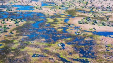 Botswana, Afrika 'daki Okavango Deltası' nın havadan görünüşü