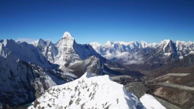 Mt. Ama Dablam, Himalayalar 'ın Everest Bölgesi, Nepal. 1080p HD.
