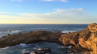 Pasifik Okyanusu Point Lobos Eyaleti Doğal Rezervi, Kaliforniya, ABD. Point Lobos koruma alanları çok çeşitli balıklara, omurgasızlara, kuşlara ve deniz memelilerine barınak sağlar.
