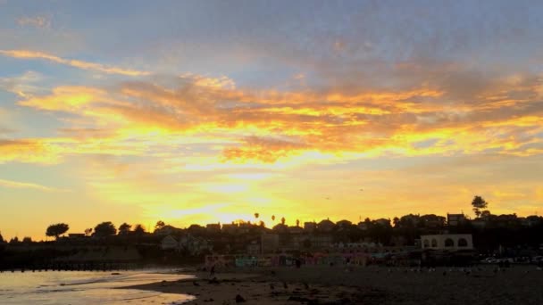 Ηλιοβασίλεμα Στον Ειρηνικό Ωκεανό Στην Capitola Από Θάλασσα Καλιφόρνια Usa — Αρχείο Βίντεο