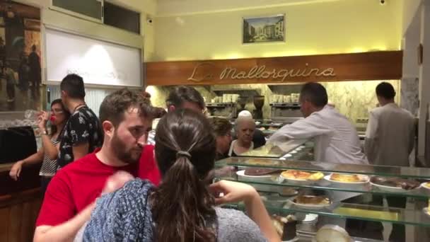 Madrid Spanje Lgo 2016 Niet Geïdentificeerde Personen Een Lokale Bar — Stockvideo