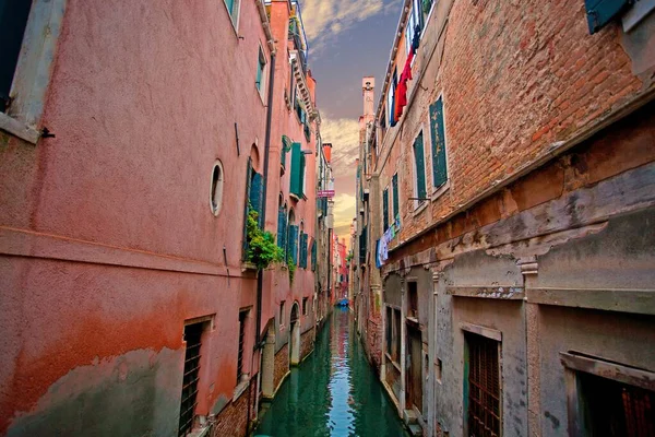 Romantikus Csatorna Velencében Olaszországban — Stock Fotó