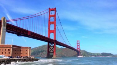 Golden Gate Köprüsü, San Francisco, California, 4K görüntü, yaklaşık Nisan 2017
