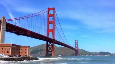 Golden Gate Köprüsü, San Francisco, California, 4K görüntü, yaklaşık Nisan 2017
