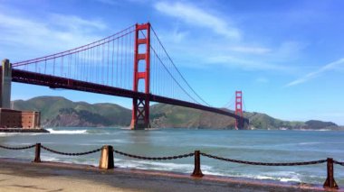 Golden Gate Köprüsü Baker Sahili 'nden gün batımında, San Francisco, Kaliforniya, ABD 