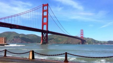 Golden Gate Köprüsü Baker Sahili 'nden gün batımında, San Francisco, Kaliforniya, ABD 