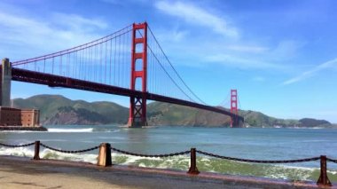 Golden Gate Köprüsü Baker Sahili 'nden gün batımında, San Francisco, Kaliforniya, ABD 