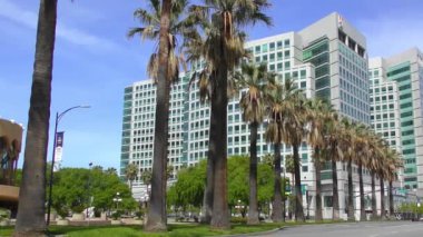 SAN JOSE, CALIFORNIA, ABD - 15 Nisan 2017: Adobe Systems genel merkezi San Jose şehir merkezindeki Park Avenue