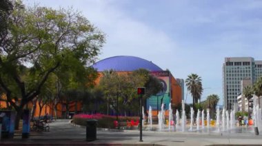 SAN JOSE, CALIFORNIA, ABD - 15 Nisan 2017: San Jose, California, ABD şehir merkezinde çeşme