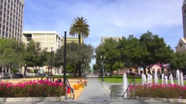 SAN JOSE, CALIFORNIA, ABD - 15 Nisan 2017: San Jose, California, ABD şehir merkezinde çeşme