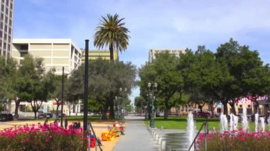 SAN JOSE, CALIFORNIA, ABD - 15 Nisan 2017: San Jose, California, ABD şehir merkezinde çeşme