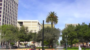 SAN JOSE, CALIFORNIA, ABD - 15 Nisan 2017: San Jose, California, ABD şehir merkezinde çeşme