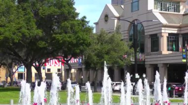 SAN JOSE, CALIFORNIA, ABD - 15 Nisan 2017: San Jose, California, ABD şehir merkezinde çeşme