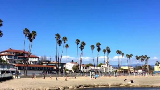 美国加利福尼亚州圣克鲁斯县蒙特利湾北部的圣克鲁斯海滩木板路 是世界著名的冲浪胜地 — 图库视频影像