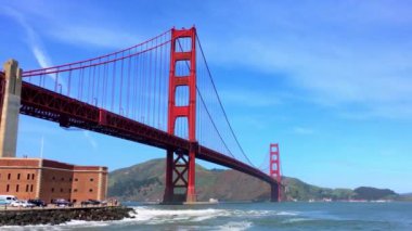 Golden Gate Köprüsü, San Francisco, California, 4K görüntü, yaklaşık Nisan 2017
