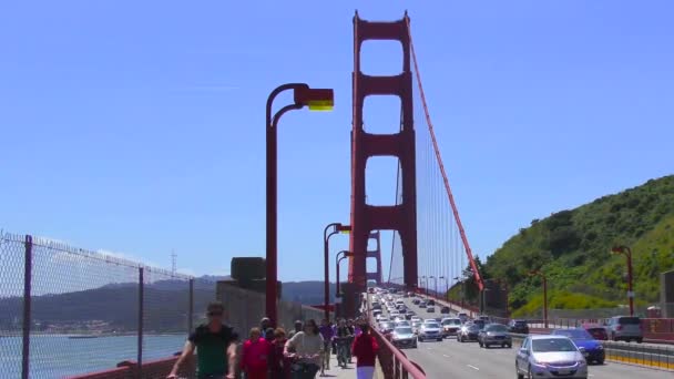 Tráfico Puente Colgante Que Cruza Golden Gate Estrecho Una Milla — Vídeos de Stock