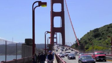 Golden Gate Köprüsü 'nde trafik, San Francisco, California, ABD.