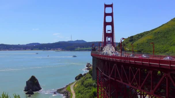 2017年4月左右加利福尼亚州旧金山金门大桥的交通情况 — 图库视频影像
