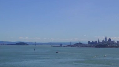 Golden Gate Köprüsü 'nün panoramik manzarası Chrissy, California, ABD' de görüldü.