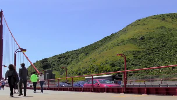 Persone Non Identificate Traffico Sul Golden Gate Bridge San Francisco — Video Stock