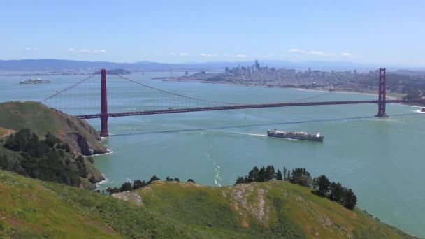 从美国加利福尼亚州旧金山的海洋头角看到的金门大桥 — 图库视频影像