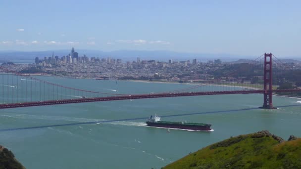 从美国加利福尼亚州旧金山的海洋头角看到的金门大桥 — 图库视频影像