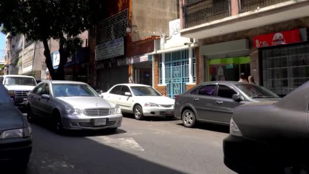 Неизвестные Люди Уличное Движение Районе Чакао Каракаса Столице Венесуэлы — стоковое видео