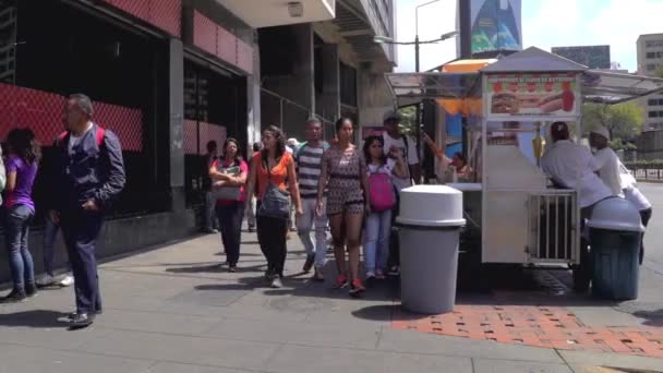 Pessoas Não Identificadas Tráfico Rua Distrito Chacao Caracas Capital Venezuela — Vídeo de Stock