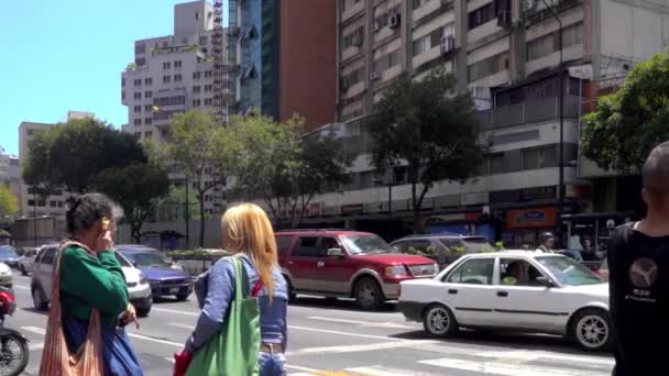 Venezuela Nın Başkenti Caracas Chacao Bölgesinde Kimliği Belirsiz Insanlar Sokak — Stok video