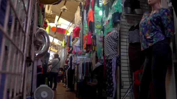 委内瑞拉首都加拉加斯Mercado Guaicaipuro市场2019年前后身份不明的人 — 图库视频影像