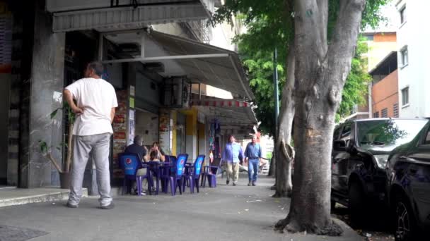 베네수엘라의 카라카스 시내에 지하역 근처에서 2019 신원이 사람들 — 비디오