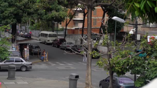 Oidentifierade Personer Nära Tunnelbanestationen Hoyada Centrala Caracas Venezuelas Huvudstad Cirka — Stockvideo