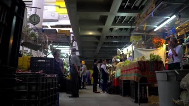 委内瑞拉首都加拉加斯Chacao区Mercado市Chacao市场的不明身份者 2019年左右 — 图库视频影像