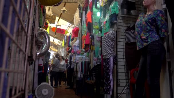 委内瑞拉首都加拉加斯Mercado Guaicaipuro市场2019年前后身份不明的人 — 图库视频影像