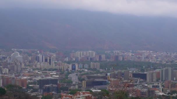 从Mirador Valle Arriba的观点看待委内瑞拉首都加拉加斯2019年 — 图库视频影像