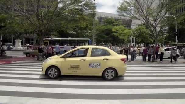 Masyarakat Tak Dikenal Dan Lalu Lintas Jalan Distrik Pusat Administrasi — Stok Video
