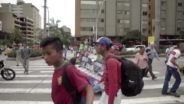 Neidentifikovaní Lidé Avenida Oriental Oriental Avenue Medellinu Kolumbie Kolem Dubna — Stock video