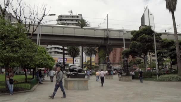 Ismeretlen Személyek Botero Téren Botero Tér Medellin Belvárosában Kolumbiában 2019 — Stock videók