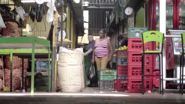 Άγνωστα Άτομα Στην Αγορά Αγροτών Plaza Minorista Στην Πλατεία Minorista — Αρχείο Βίντεο