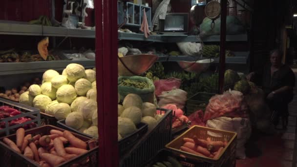 Πάγκος Φρούτων Και Λαχανικών Στην Αγορά Των Αγροτών Plaza Minorista — Αρχείο Βίντεο