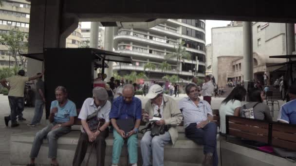 Niet Geïdentificeerde Mensen Het Parque Berrio Berrio Park Medellin Colombia — Stockvideo